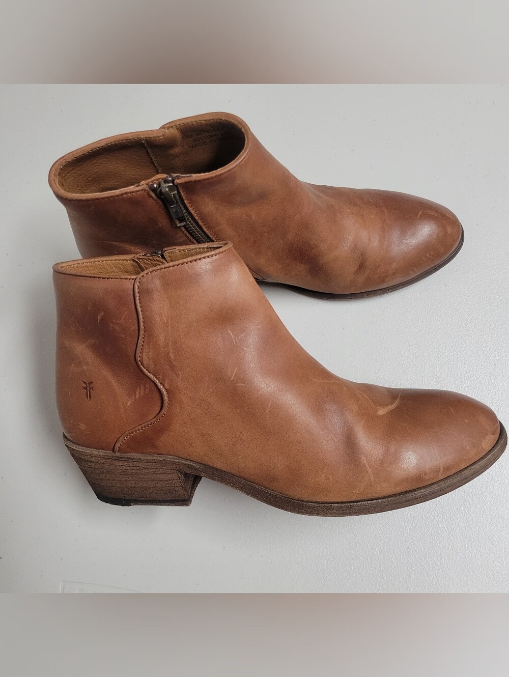 Frye Carson Piping Cognac Leather Side-Zip Ankle Booties Size 10M.